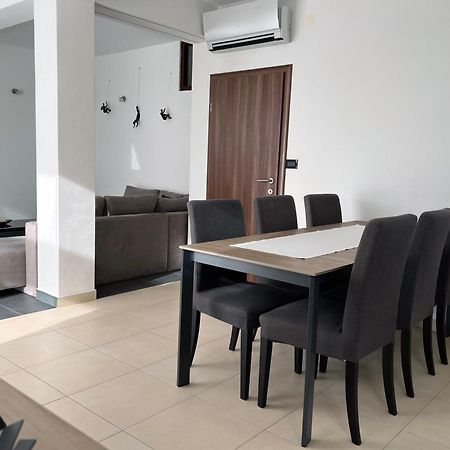 Apartment Spanjol Banjol Luaran gambar